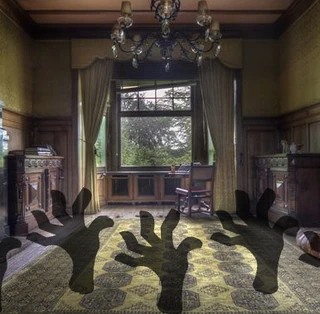 Девушка в дьявольском доме